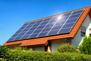 Solarni panely na strese